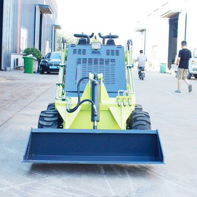 EPA 승인된 미니 스키드 스티어 로더 950kg 기계 무게와 17.2kW 전력